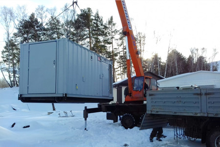 19 дизель-генераторных установок в низкошумных контейнерах отправились в Сибирь